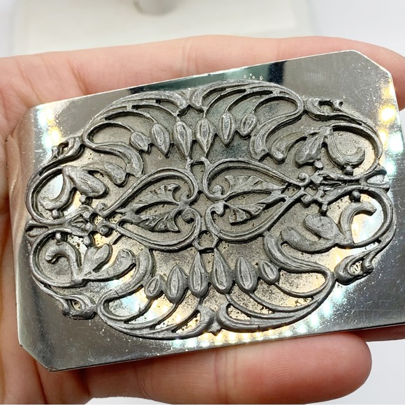 Large silver belt buckle with swirling pewter vines art nouveau style design - Picture 4 of 11